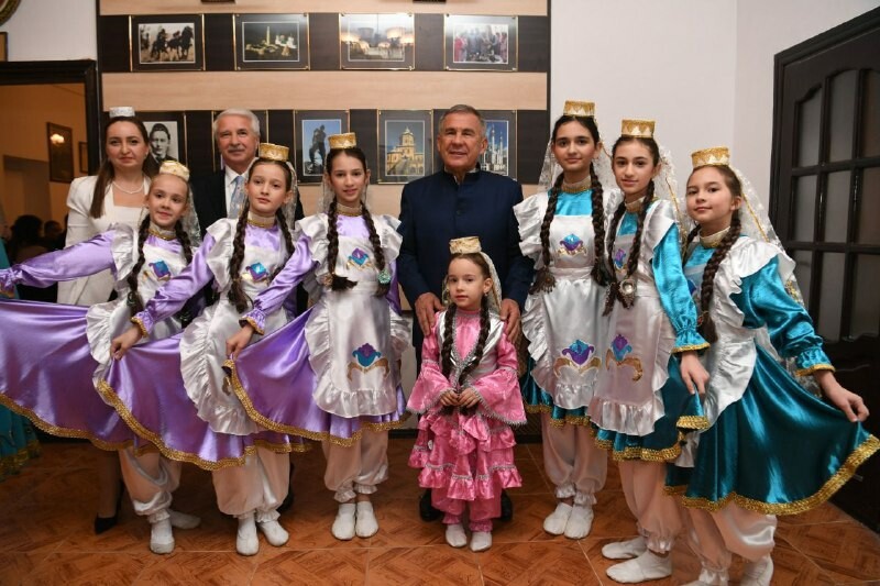 Минниханов встретился в Азербайджане с соотечественниками
