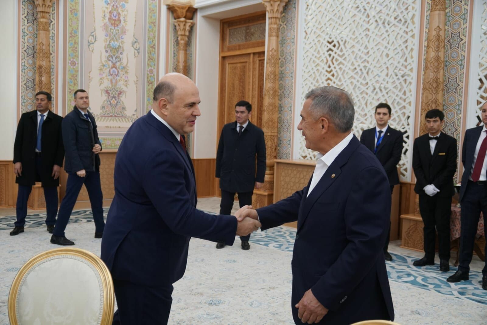 Минниханов прибыл в Самарканд для участия в российско-узбекском бизнес-форуме