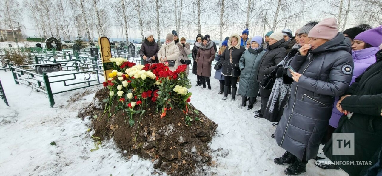 Певица Эльмира Сулейманова похоронена на кладбище села Малая Шильна Тукаевского района