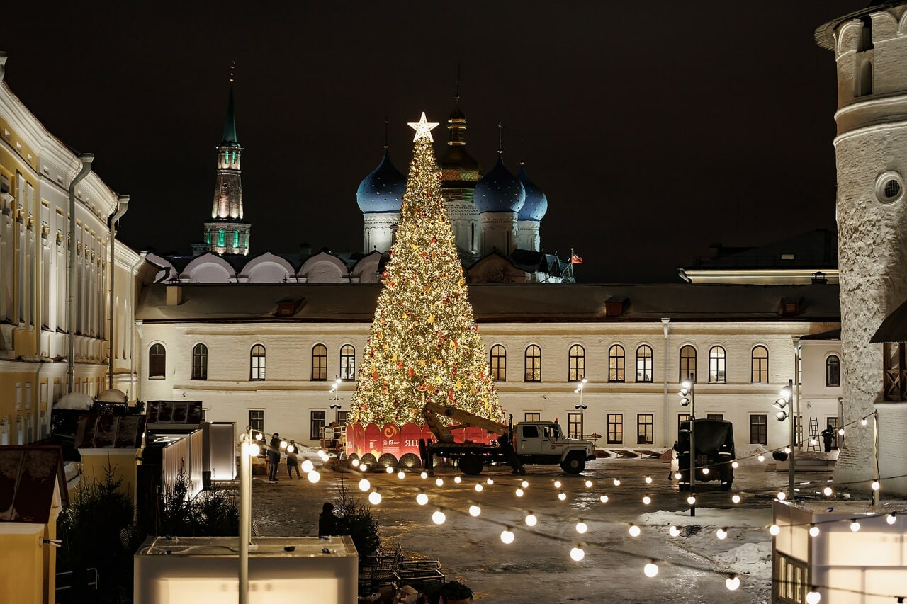 Во дворе Присутственных мест Казанского Кремля запустили новогоднюю площадку