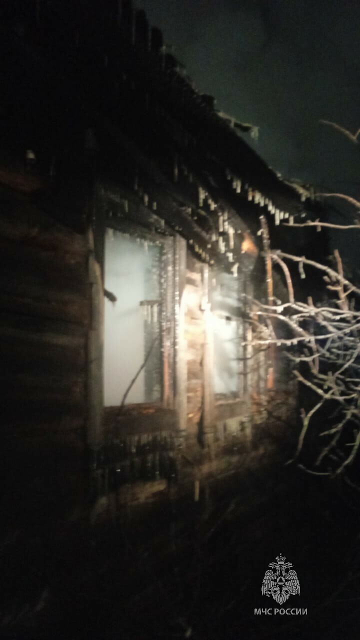 Два человека погибли в загоревшемся частном доме в Татарстане