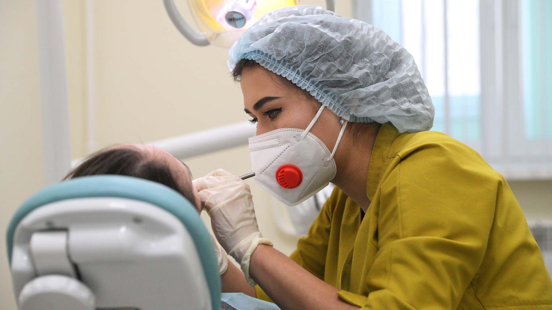Стоматологи: «Родители сидят в гаджетах и забывают научить ребенка чистить зубы»