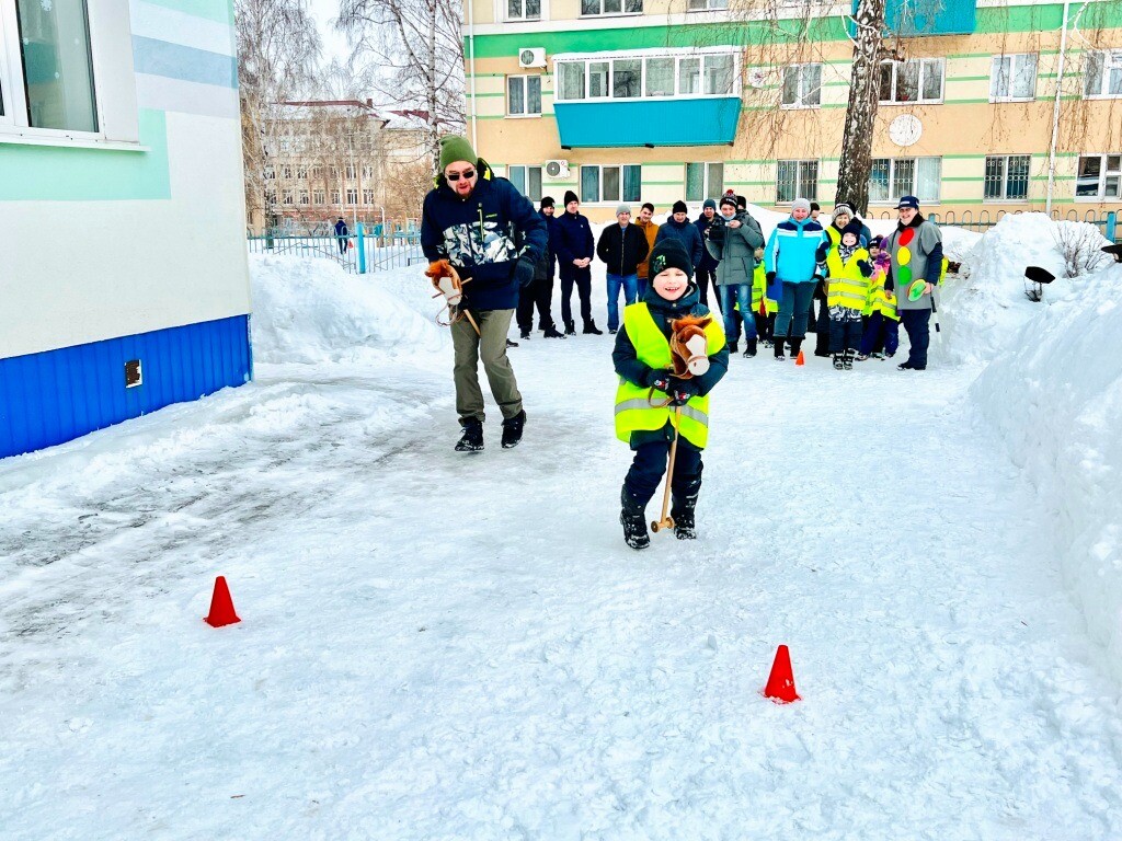 В Татарстане дошколята вместе с отцами приняли участие в игре на знание ПДД