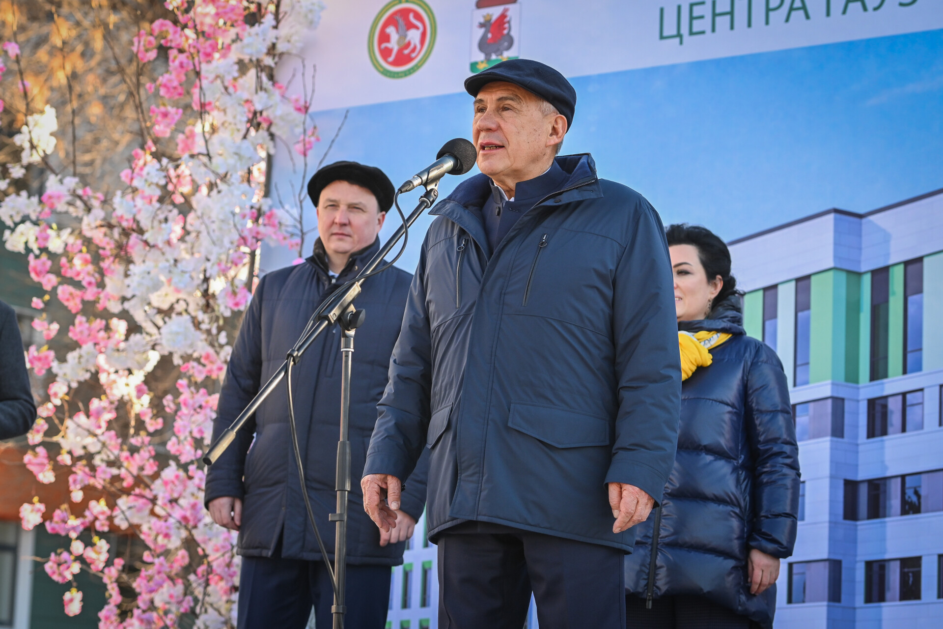 Минниханов заложил первый камень в фундамент нового перинатального центра в Казани