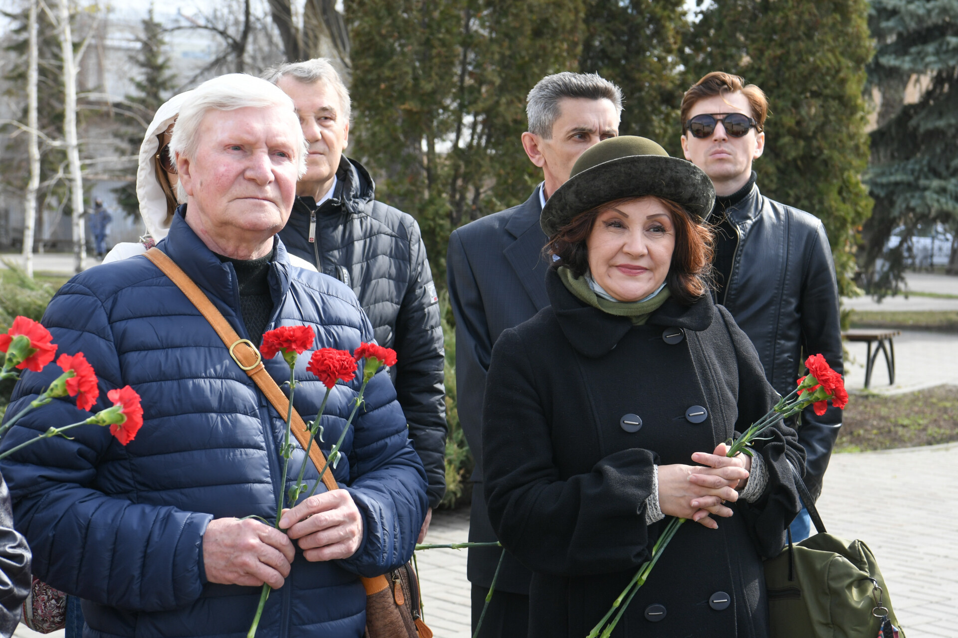 Минниханов и Шаймиев возложили цветы к памятнику Тукая в 136-й день рождения поэта