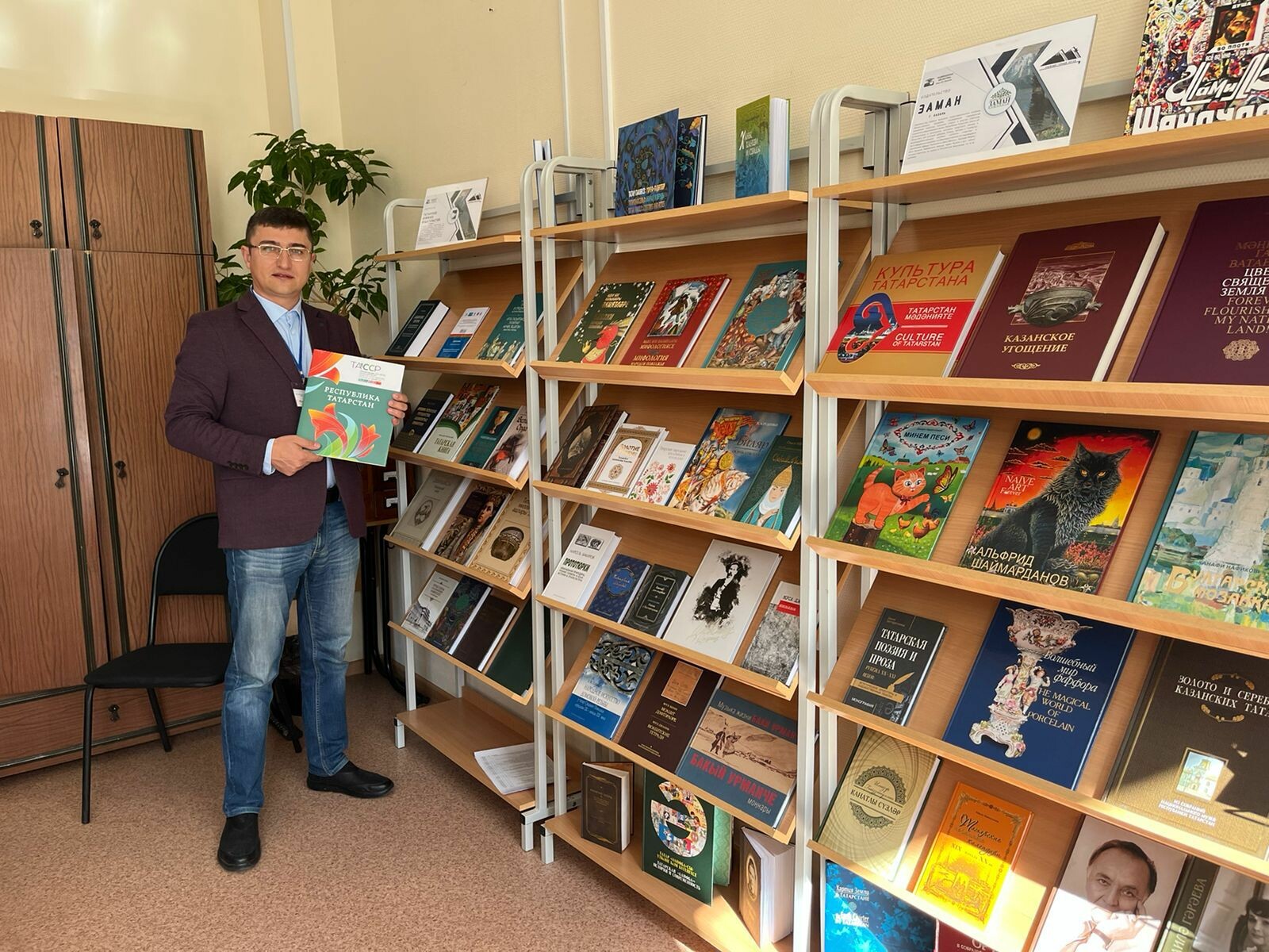 Татарстан представил книги классиков татарской литературы на выставке в Горно-Алтайске