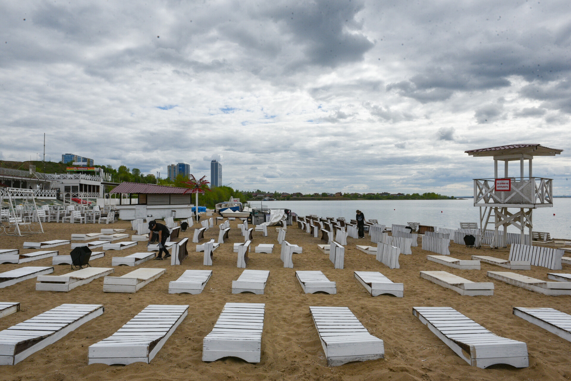 Городской пляж Челнов прошел приемку к началу купального сезона