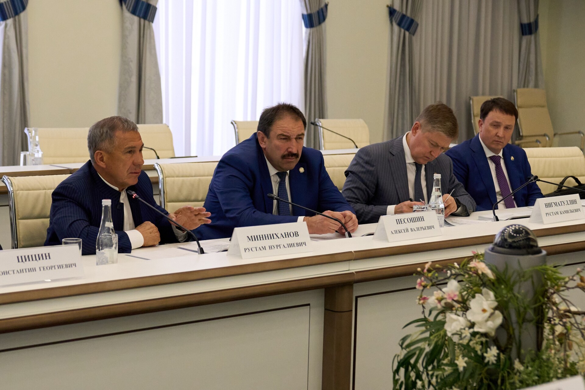 Минниханов на совещании в Москве призвал решить наболевшие проблемы ЖКХ