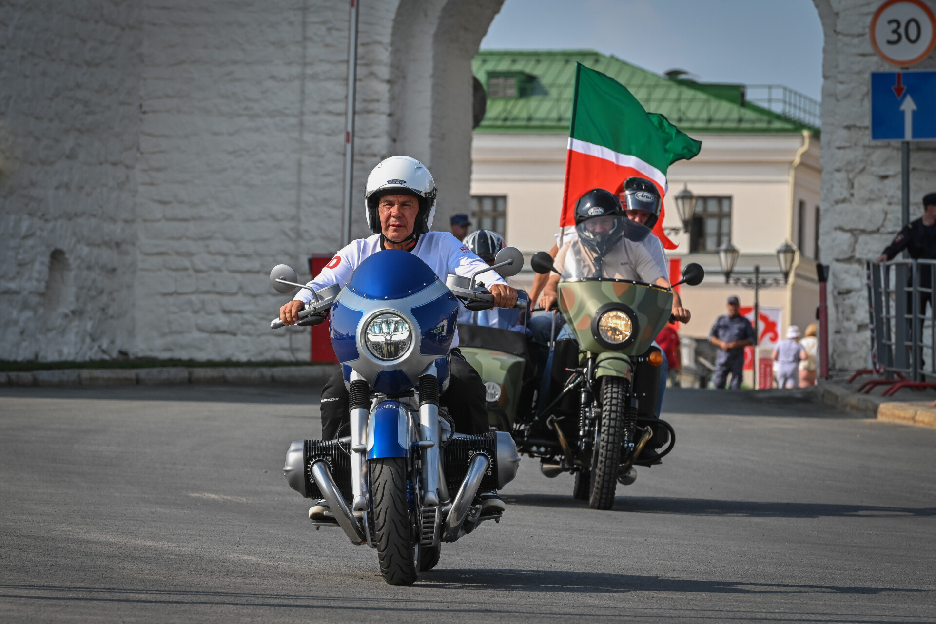 Минниханов возглавил колонну байкеров на мотофестивале «Два Кремля»
