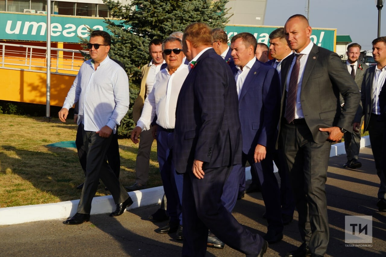 Минниханов посетил приуроченные ко Дню Татарстана конные скачки