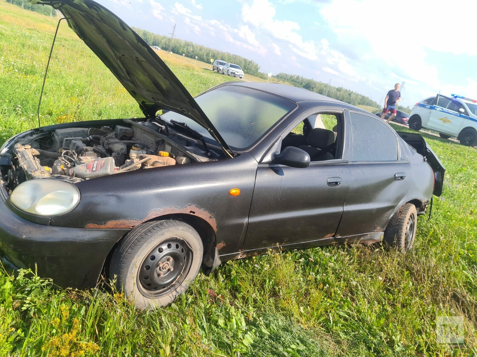 В Татарстане полмашины разворотило после лобового столкновения, один водитель погиб