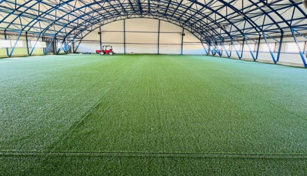 Ледовый дворец елабуга пресс центр. Крытый футбольный манеж проект. Легкоатлетический манеж елабуга. Спорткомплекса «сибирский нефтяник». Елабуга манеж легкоатлетический манеж.