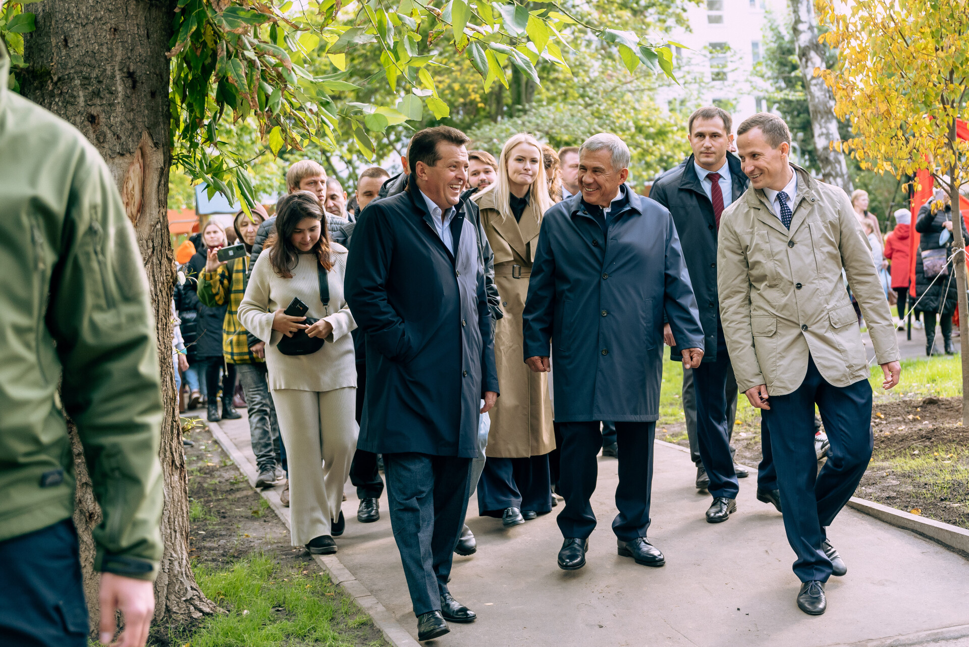 Минниханов посетил благоустроенные дворы в Казани и пообщался с жителями