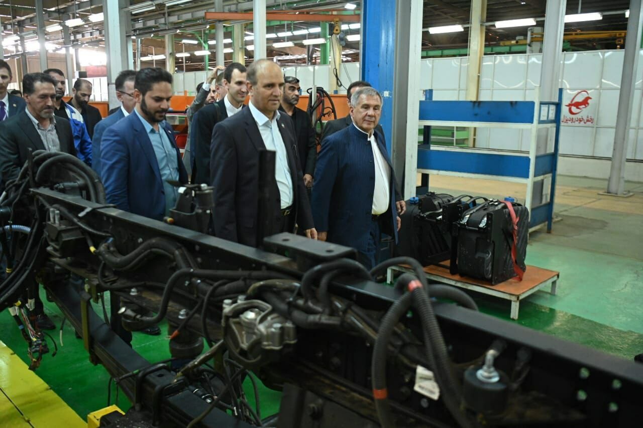 Президенту РТ показали производство КАМАЗов в Тебризе