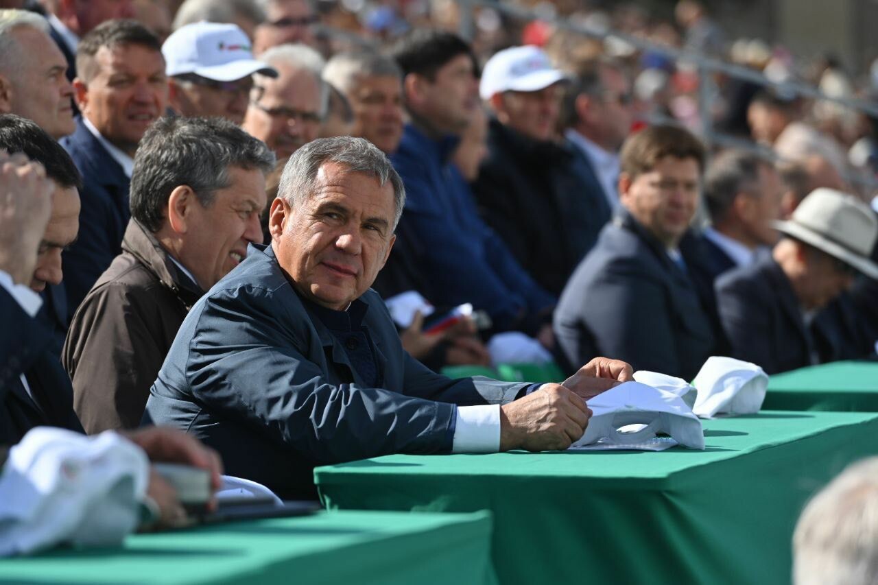 Минниханов принял участие в торжествах ко Дню нефтяника в Альметьевске