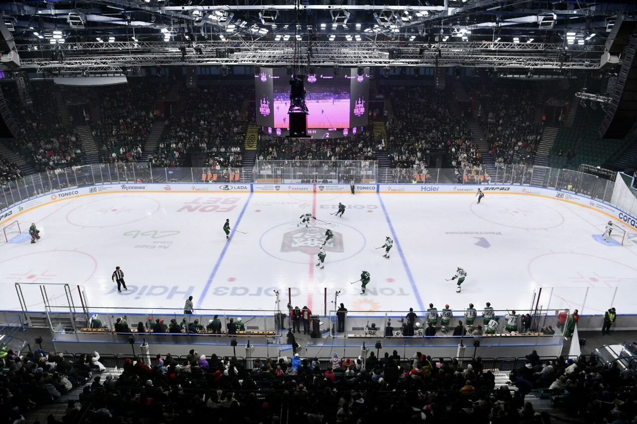 Минниханов поделился фотографиями с хоккейного матча на «Татнефть Арене»