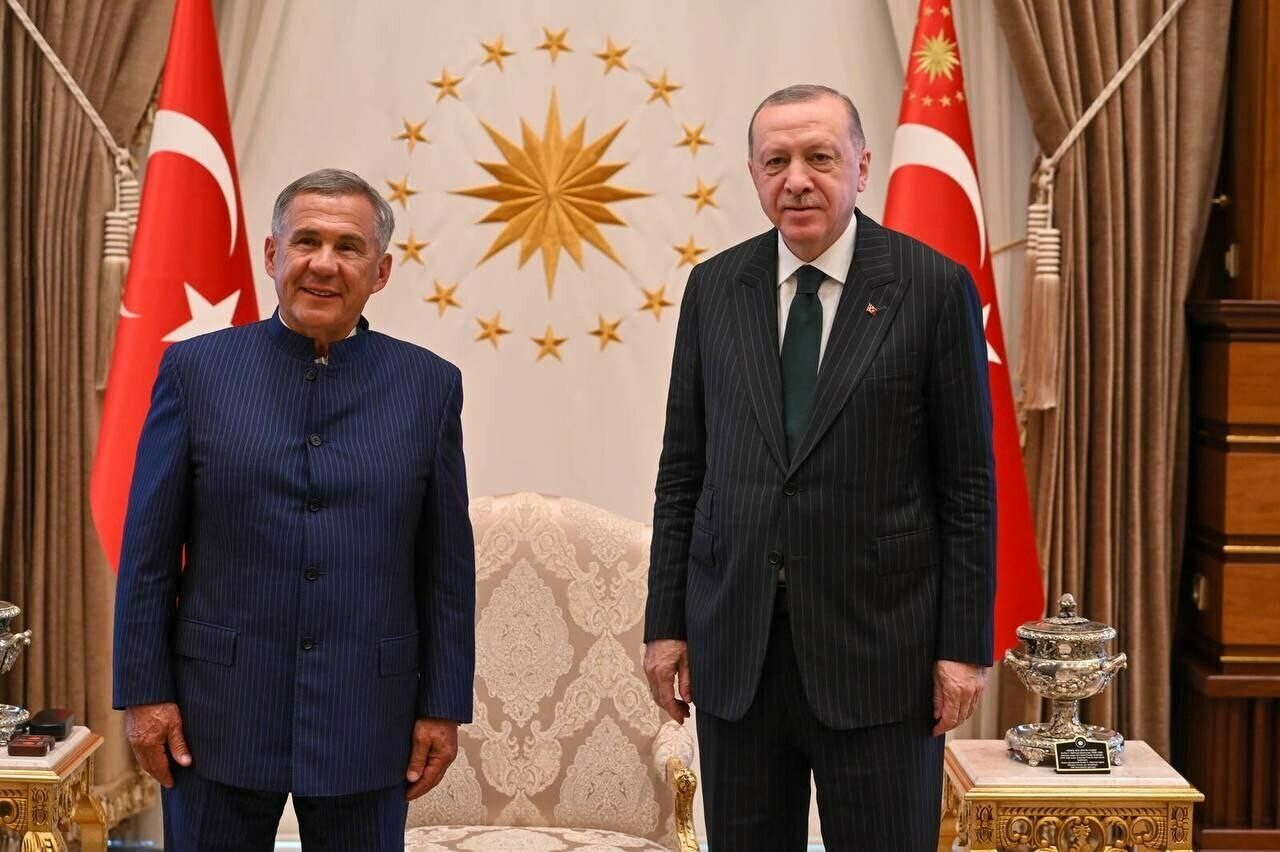 Минниханов поздравил Эрдогана с 100-летием Турции