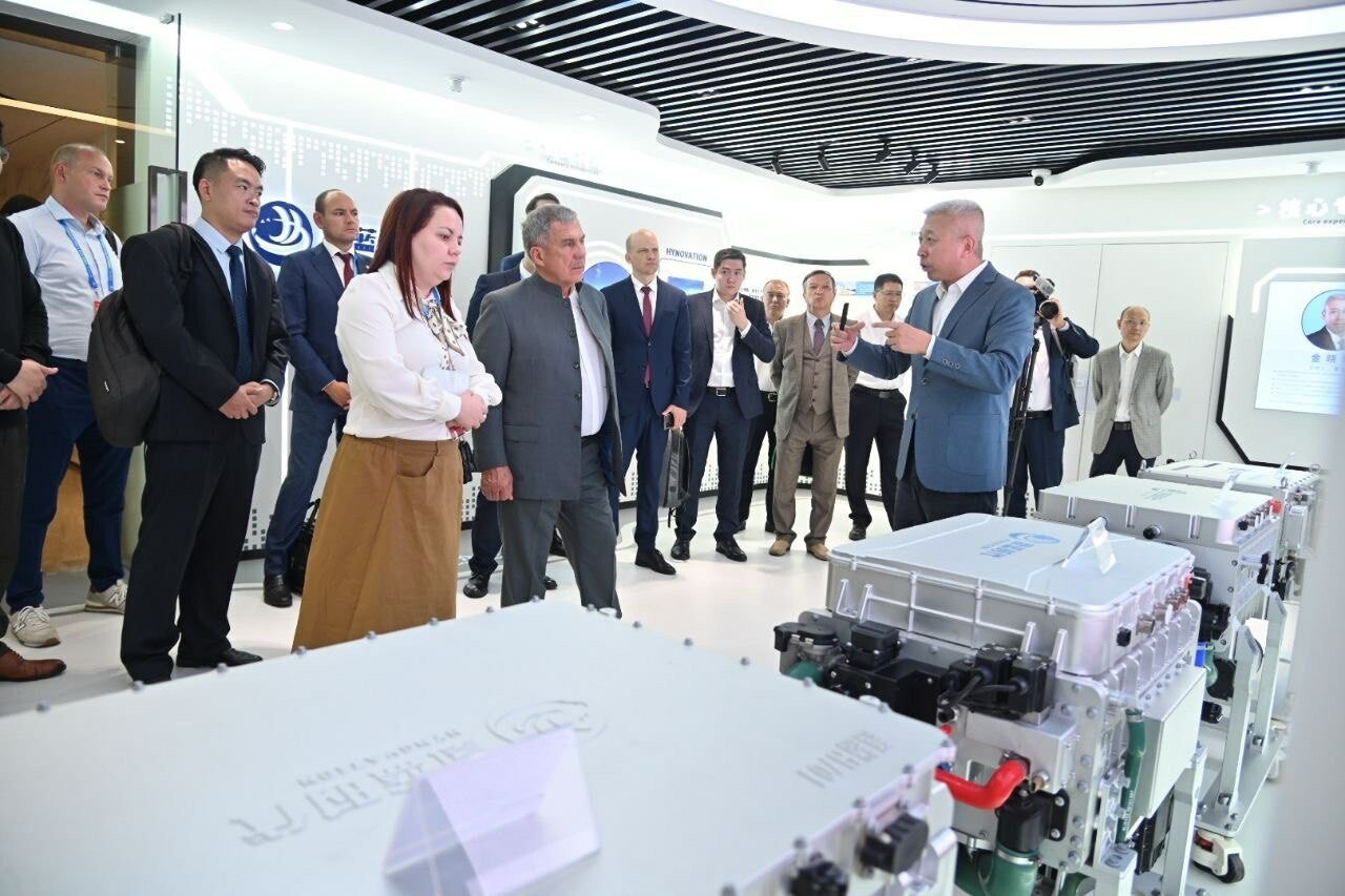 Минниханов ознакомился с проектами китайской компании Shenzhen Hynovation Technologies