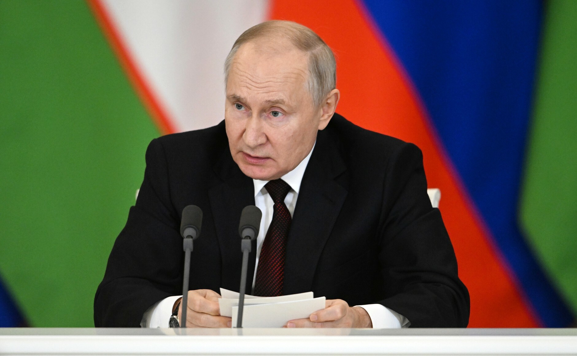 Путин встретится с молодыми учеными и обратится к участникам русского народного собора