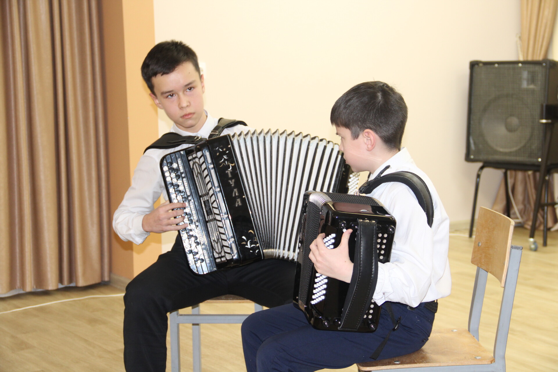 Музыкальная школа Елабуги пополнилась инструментами благодаря нацпроекту «Культура»