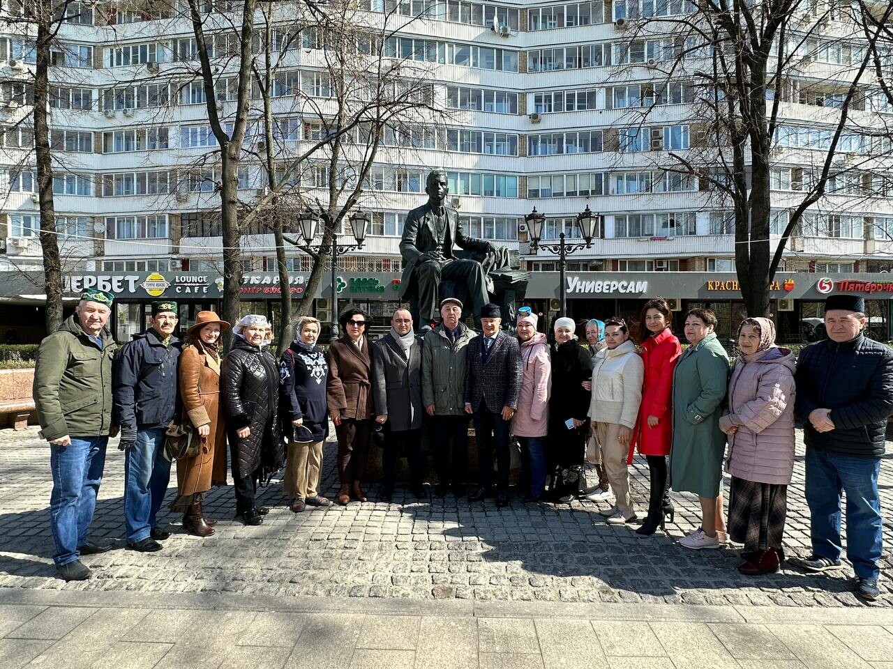 В 110-ю годовщину смерти Тукая к памятнику татарского поэта в Москве возложили цветы