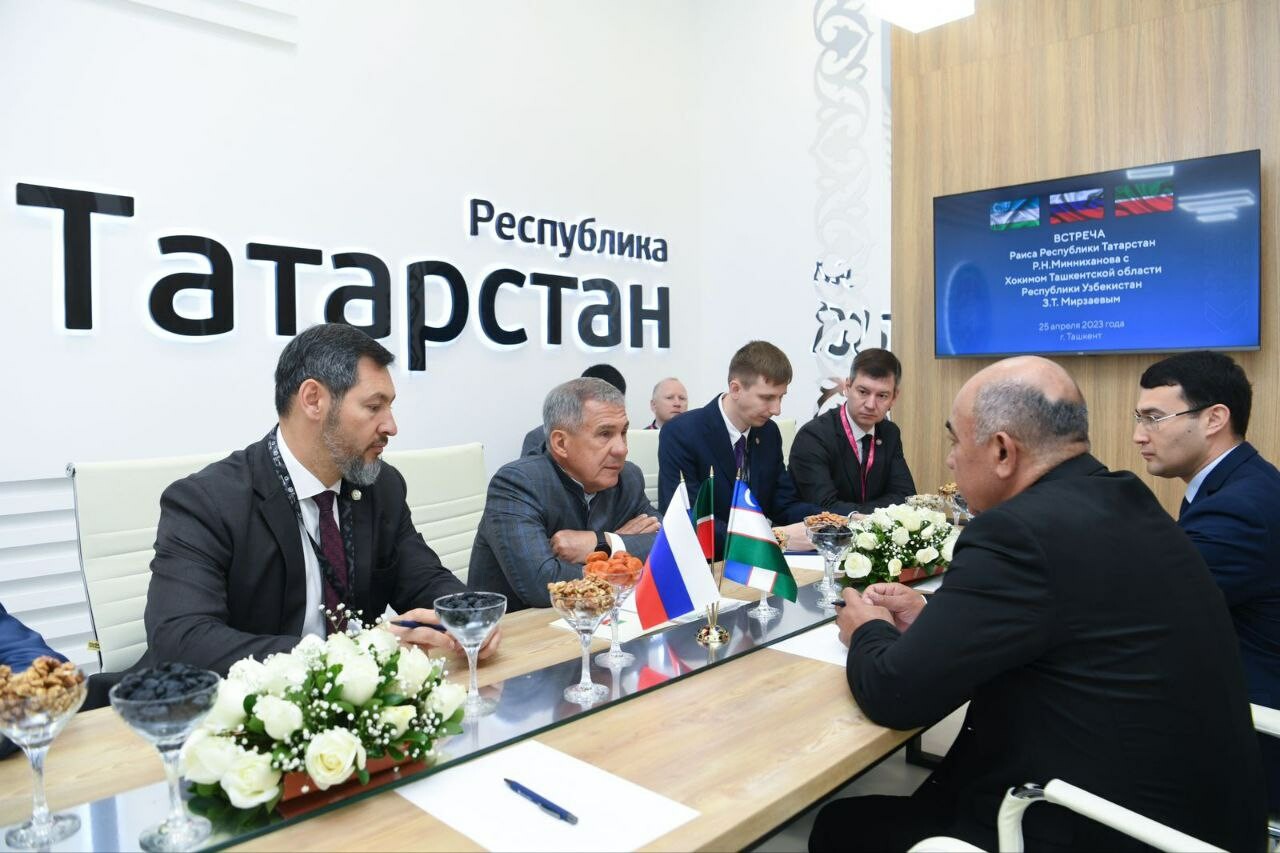 Минниханов обсудил перспективы сотрудничества с хокимом Ташкентской области