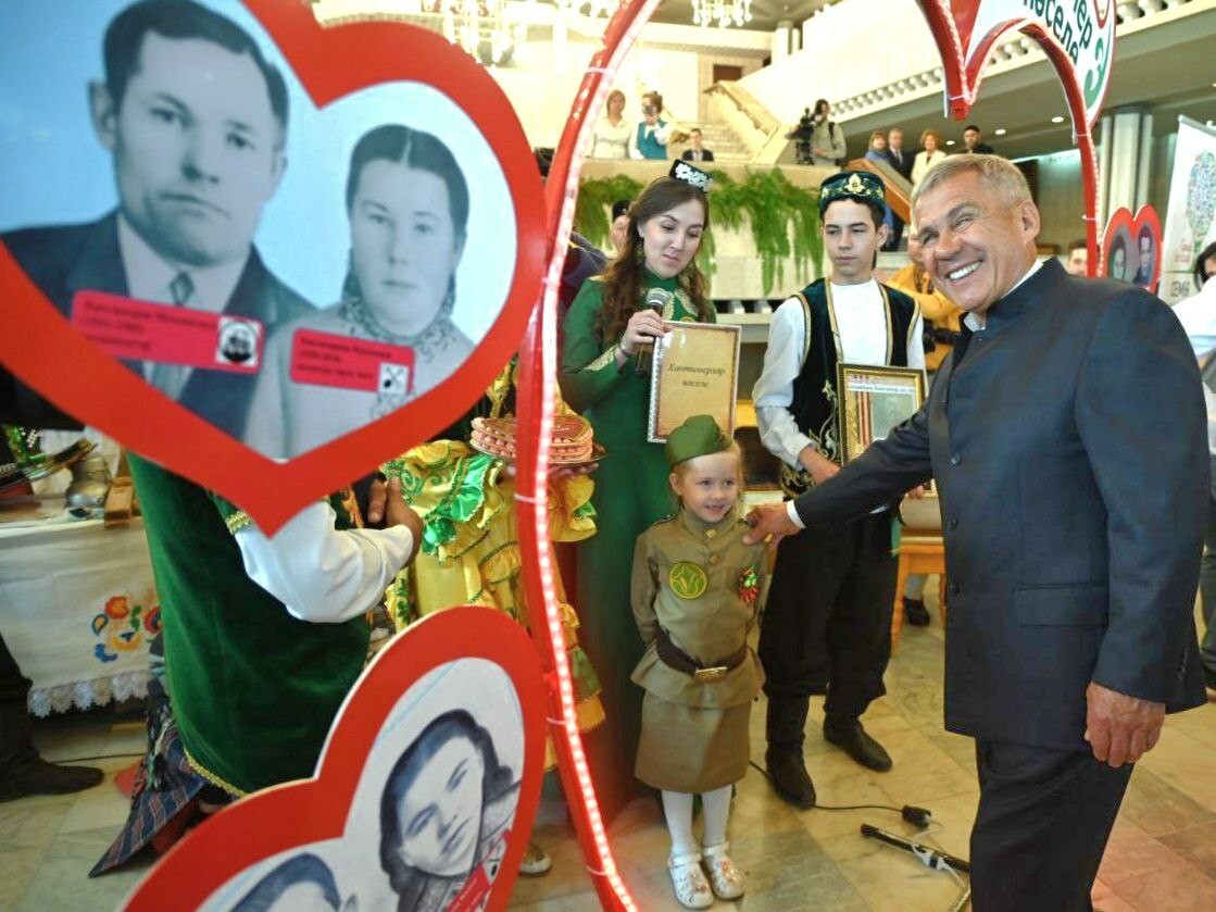 Минниханов посетил фестиваль «Эхо веков в истории семьи»