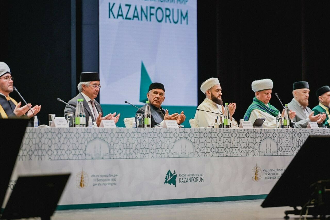Минниханов на форуме религиозных деятелей: У нас две опоры – ислам и татарский язык