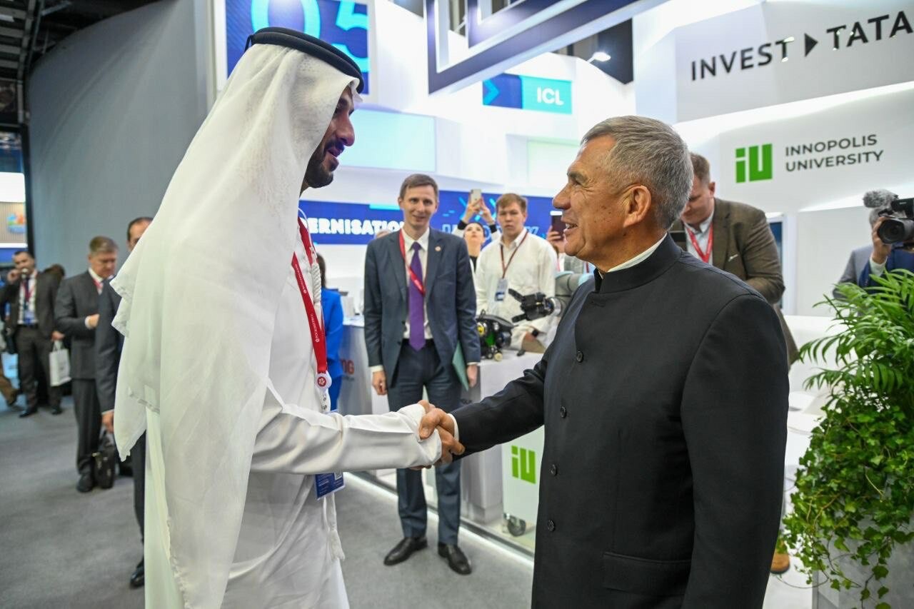 Минниханов встретился с министром экономики ОАЭ на полях ПМЭФ
