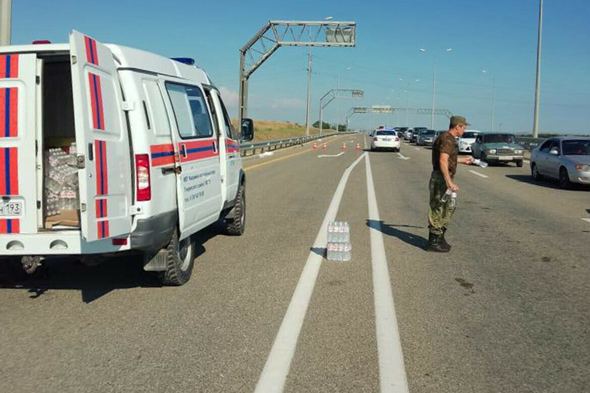 В пробке на Крымском мосту вновь ожидают более 1 тыс. автомобилей