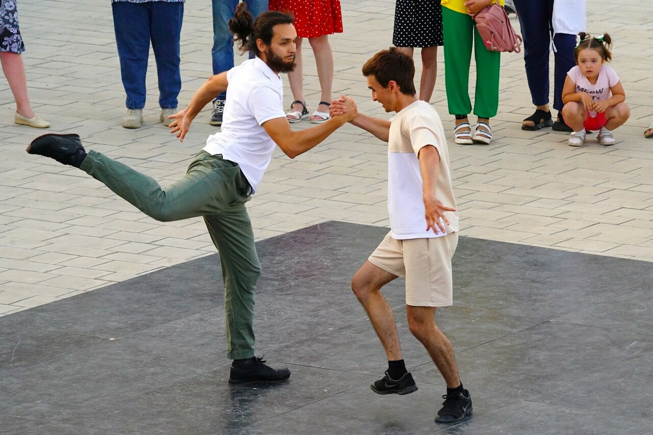 На Набережной Кабана представили культуру танца башкирского и татарского народов