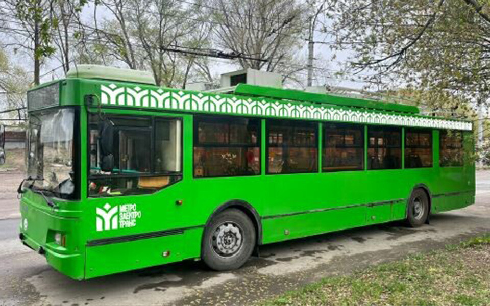 На троллейбусы, жетоны и поезда в метро Казани нанесут новый логотип