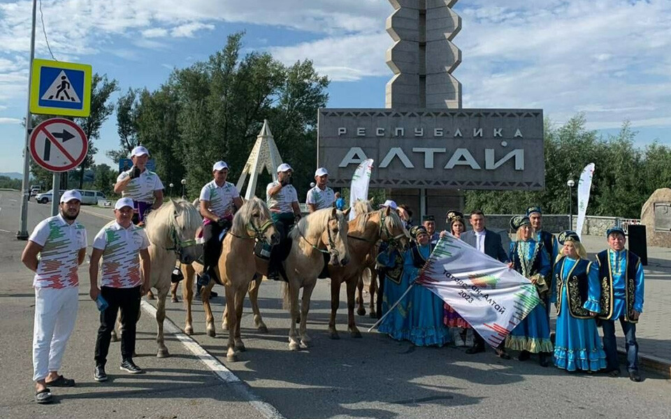 Минниханов опубликовал фото с финиша первого пробега на лошадях татарской породы в Алтае
