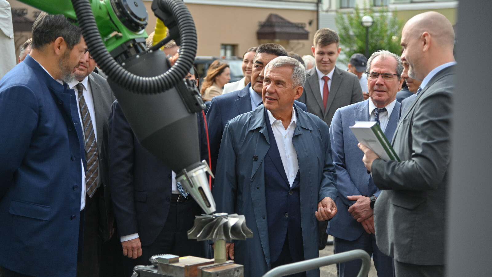 Минниханов оценил проекты открывшегося в Казани Центра продуктового развития Sollers