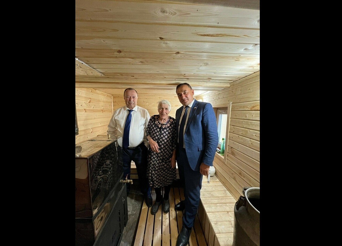 Депутат Госдумы РФ Марат Нуриев помог отремонтировать баню бабушке участника СВО