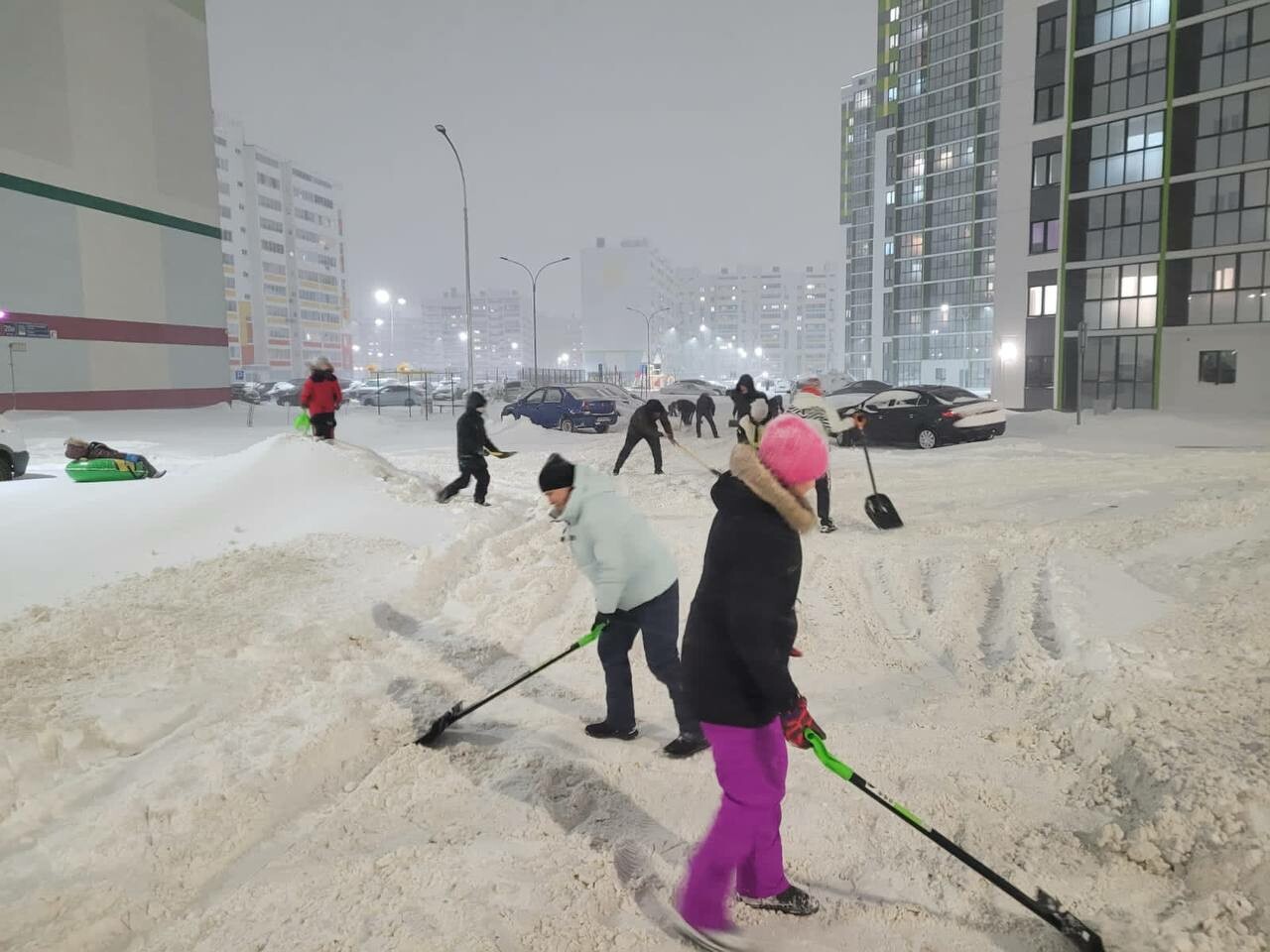 Жители трех микрорайонов Челнов помогли ТОС расчистить дворы от снега