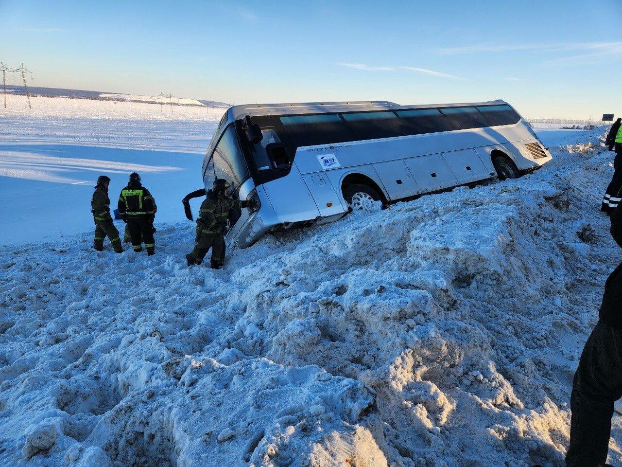 В Нижнекамском районе РТ автобус с пассажирами вылетел в кювет