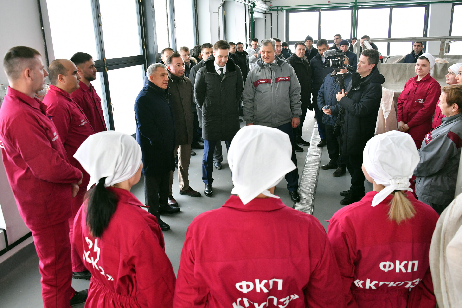 «Вы важнейшее звено»: Минниханов пообщался с работниками Казанского порохового завода