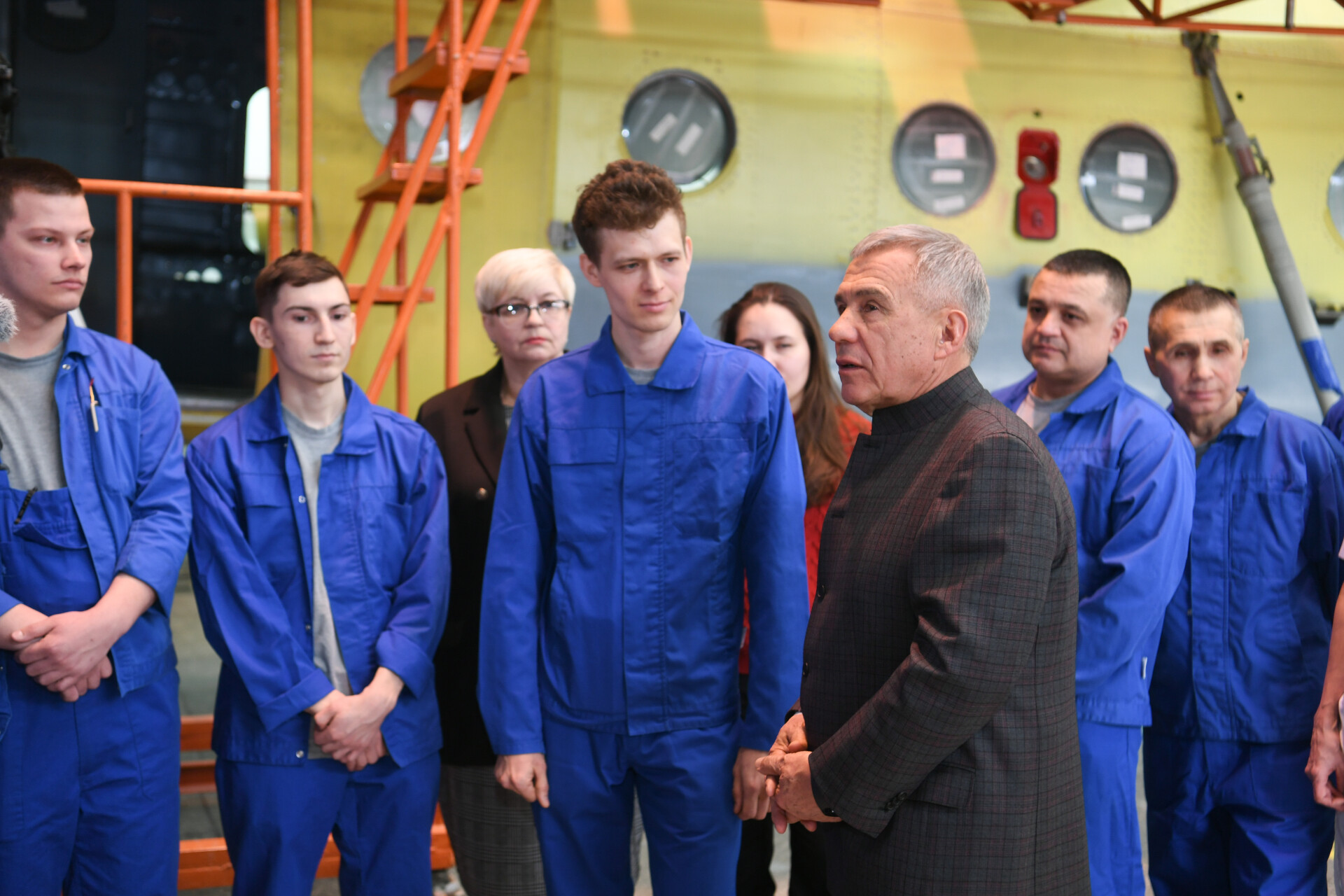 Минниханов: На Казанском вертолетном заводе решаются задачи в масштабах страны