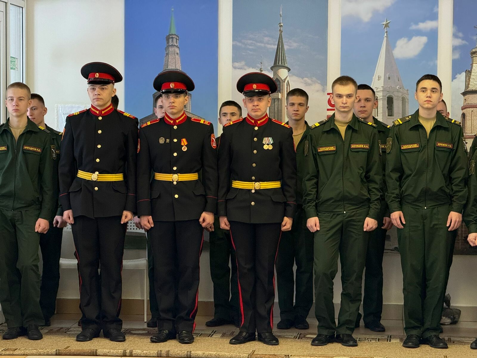 Трое курсантов Татарстанского кадетского корпуса впервые проголосовали в Нижнекамске