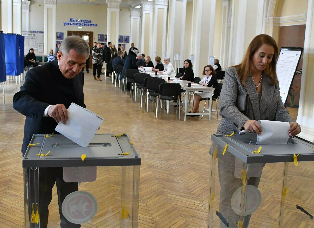 Минниханов с супругой проголосовали на выборах Президента России