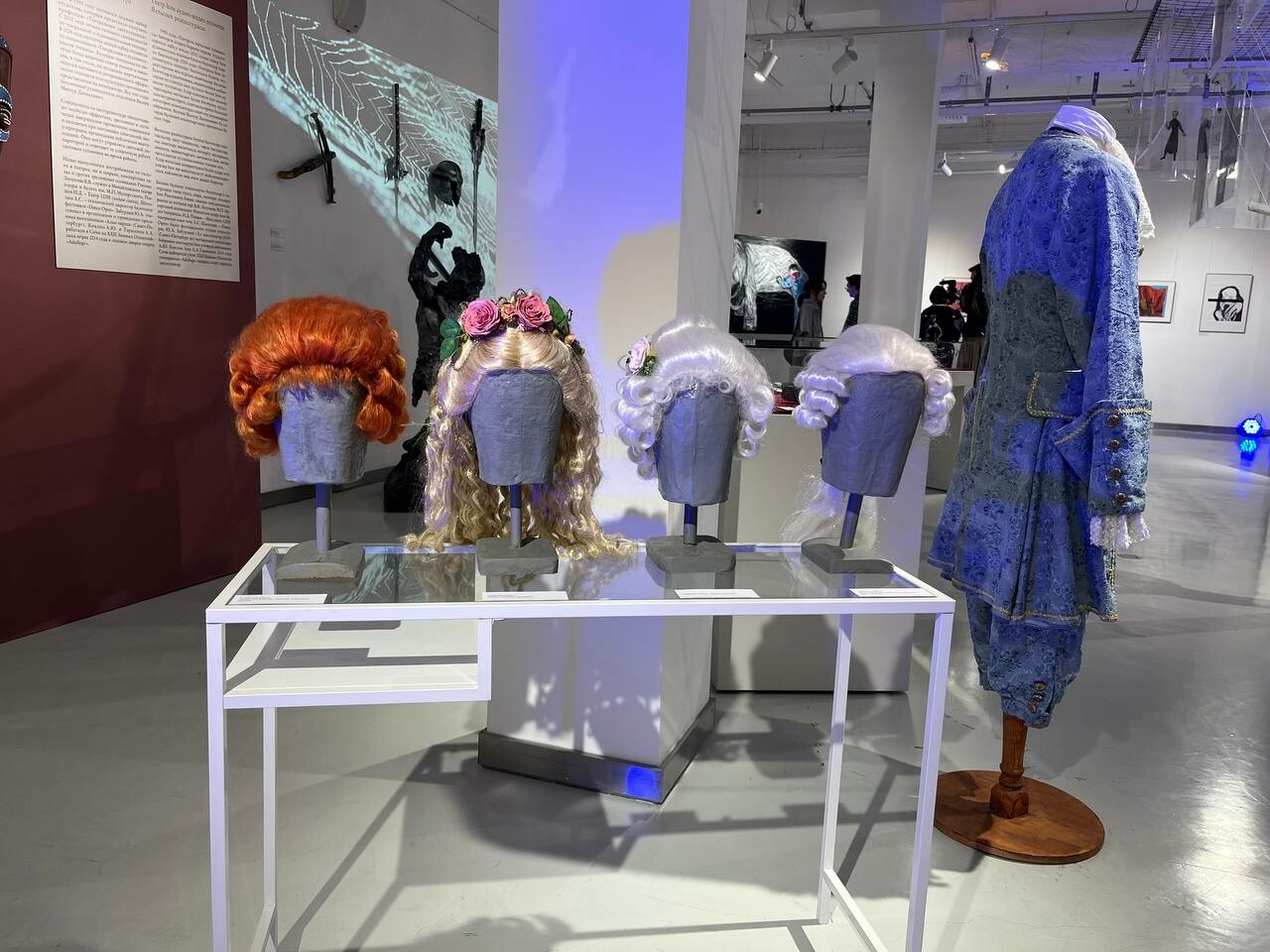 В Нацбиблиотеке Татарстана открылась выставка «Мир за сценой. Из прошлого в будущее»