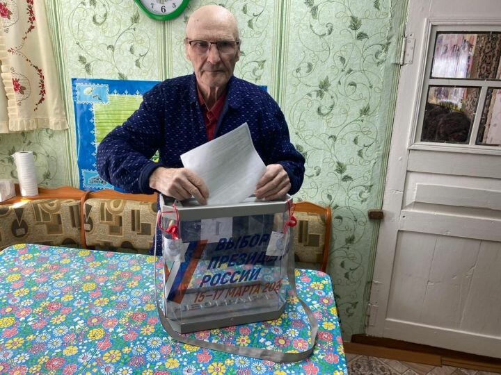 В Новошешминском районе ветеран Великой Отечественной проголосовал на выборах Президента