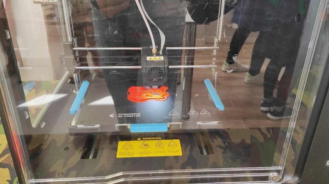 Кукморские школьники делают на 3D-принтере приспособления для перезарядки автомата