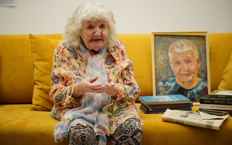 97-летняя Зумарра Халитова: «Я еще живу. Хожу по земле. Пишу книгу о сыне»