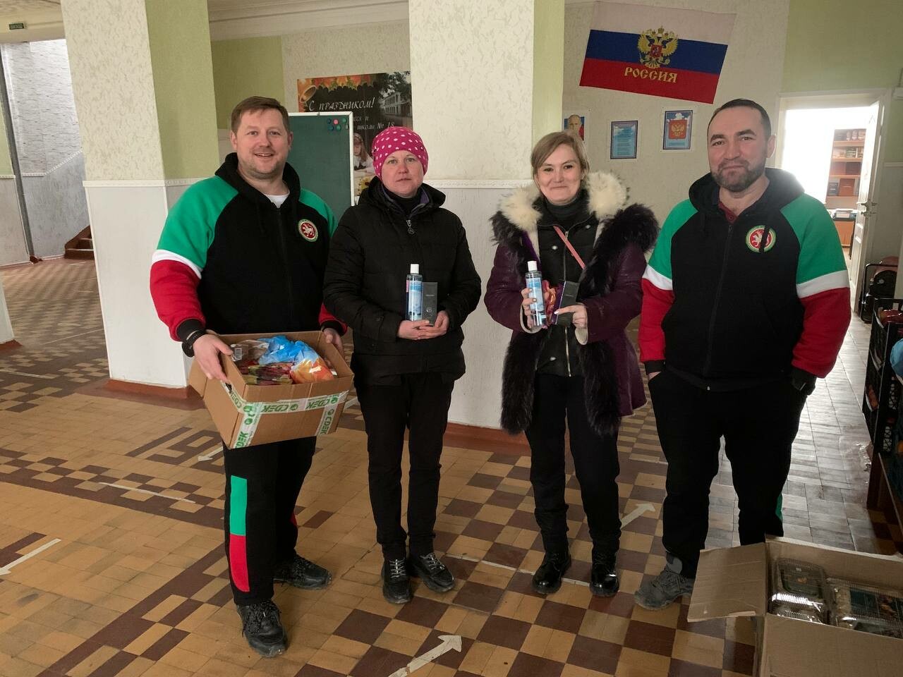 Волонтеры из Татарстана взяли шефство над одной из школ Лисичанска