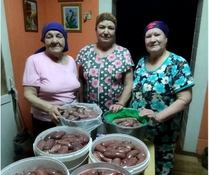 Нурлатские волонтеры приготовили партию «татарской колбасы» для бойцов СВО