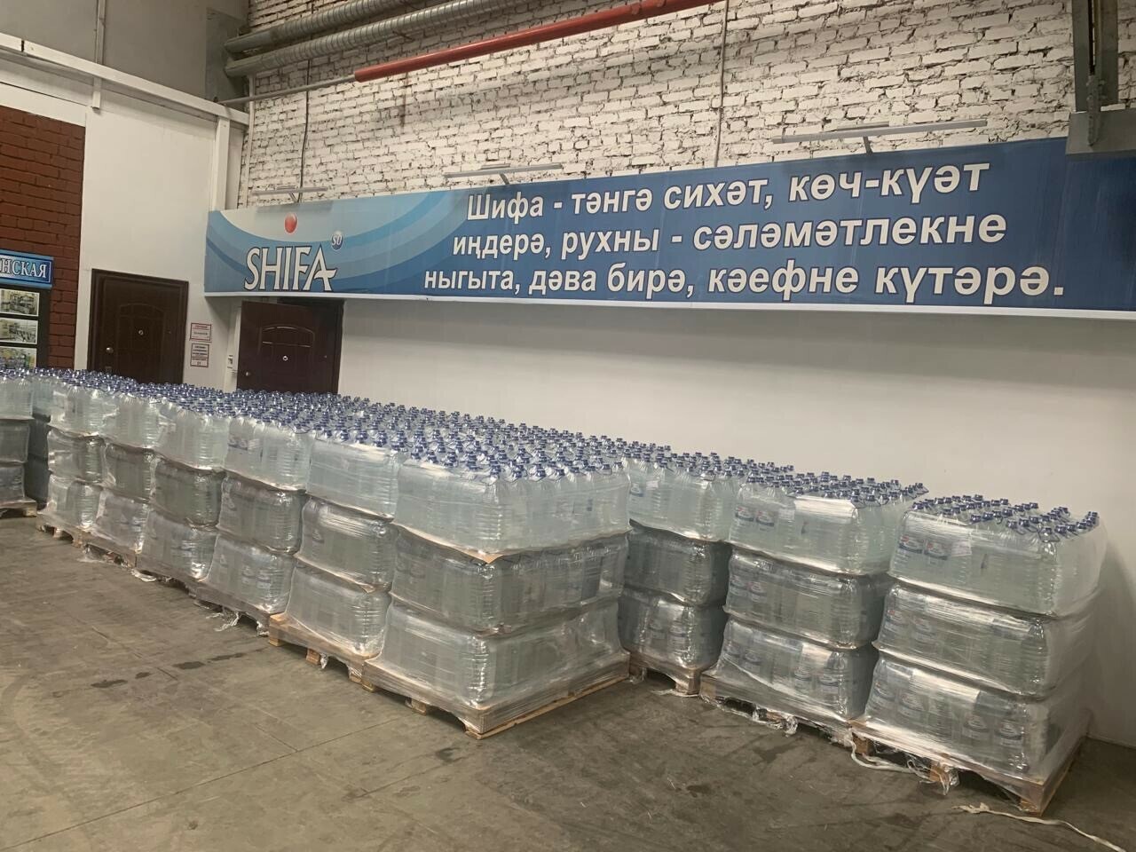 ВКТ направил в Оренбургскую область фуру с питьевой водой
