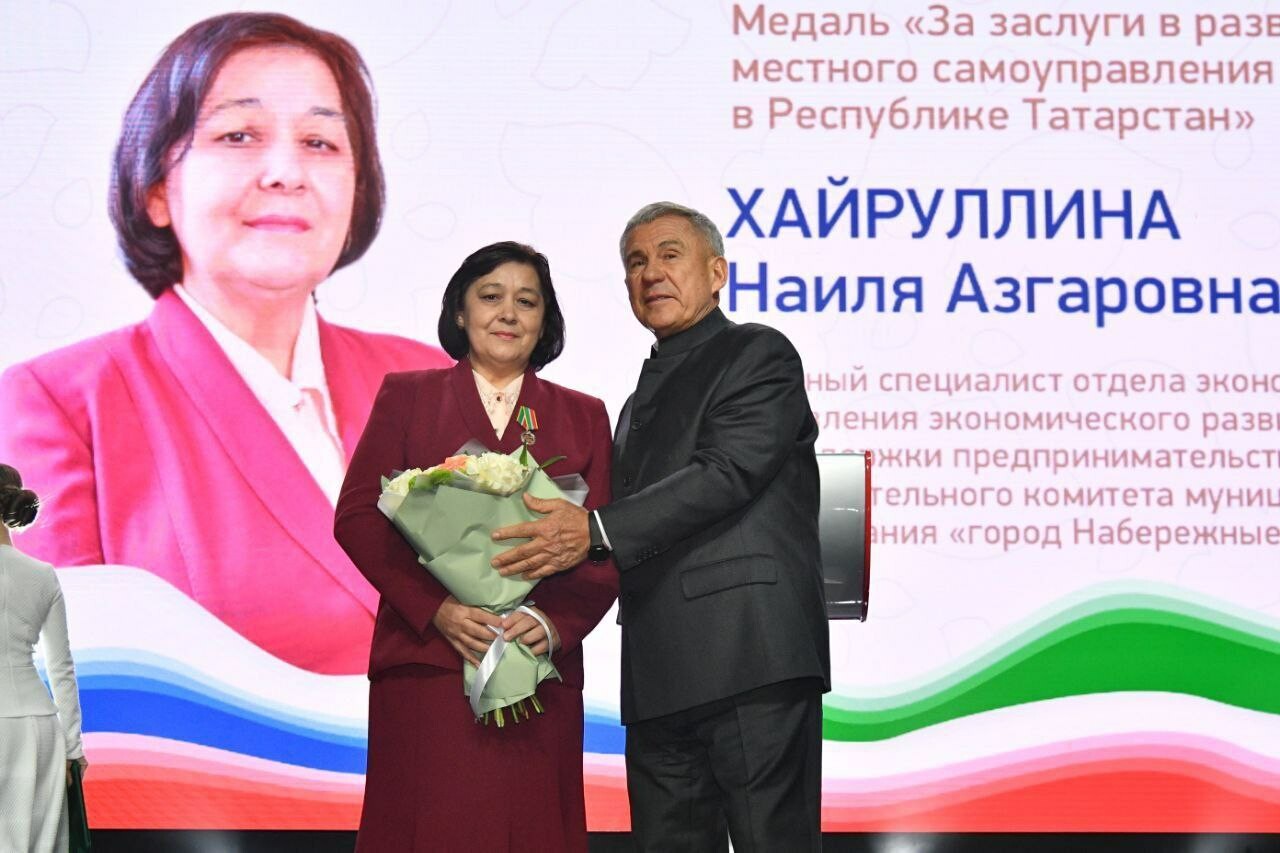 Минниханов вручил награды в преддверии Дня местного самоуправления