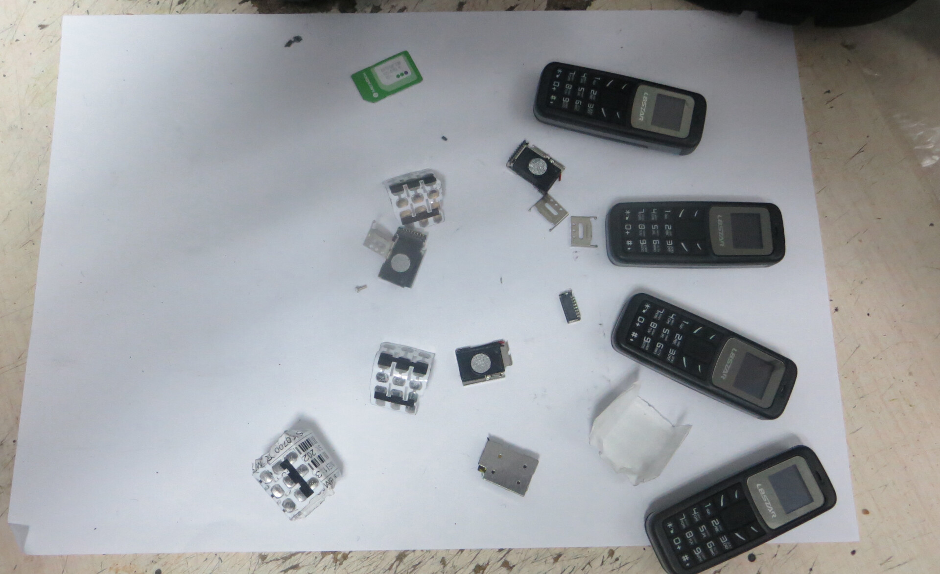 Четыре мобильника и сим-карту пытались пронести в ботинке в чистопольское СИЗО